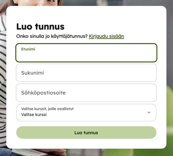 Oppimisympäristön rekisteröitymislomake, johon käyttäjä kirjaa pakollisina tietoina vähintään etunimen, sukunimen ja sähköpostiosoitteen.